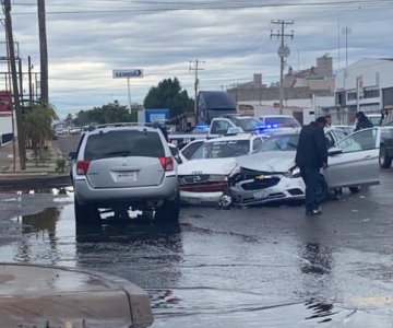 Aparatoso choque  en Obregón deja daños materiales de más de 70 mil pesos