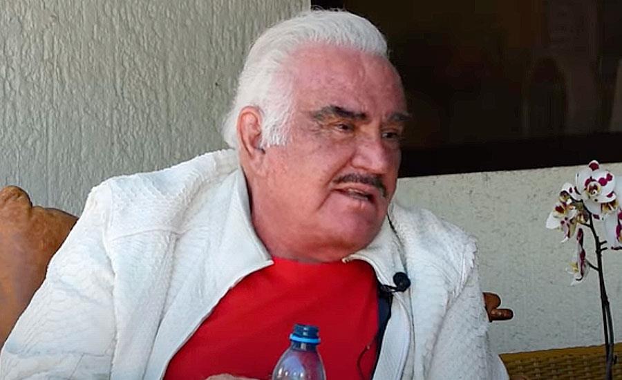 ¡Vicente Fernández ya presenta una ligera mejoría!