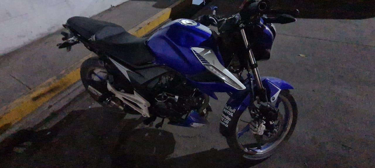 Daba el rol en moto robada hasta que lo agarraron