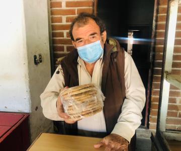 A sus 73 años Don Rodolfo sigue haciendo las coyotas más ricas de Villa de Seris