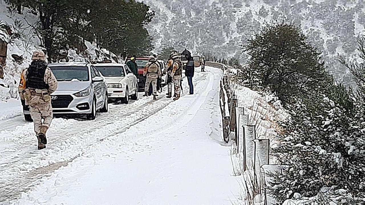 Sedena llega al rescate de nogalenses por fuerte nevada