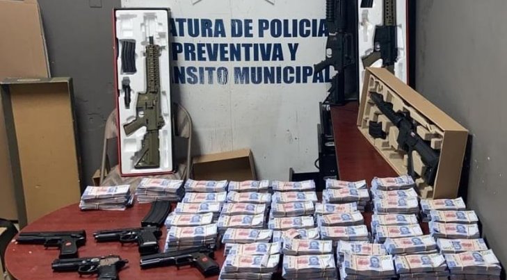 Lo agarran con arsenal y billetes falsos en Hillo: dice que es para video musical buchón