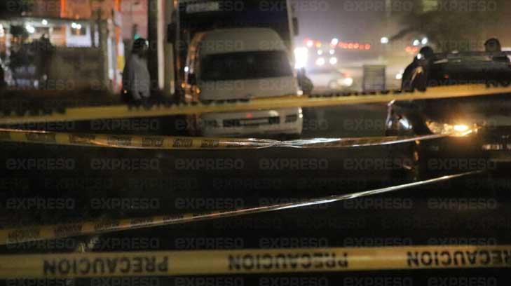 Muere mujer al ser atropellada por camión de pasajeros