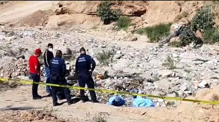 Encuentran cadáver de hombre en arroyo del bulevar Lázaro Cárdenas