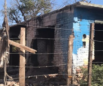 Denuncian fuga de aguas negras y casas abandonadas al sur de Obregón
