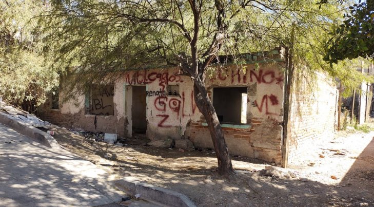 Vecinos de la colonia El Mariachi denuncian casas abandonadas