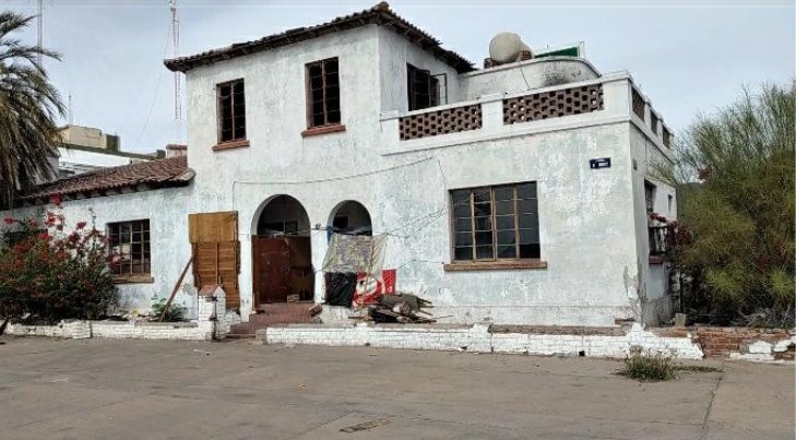 Casa californiana del Centro Histórico de Guaymas es habitada por personas en condición de calle