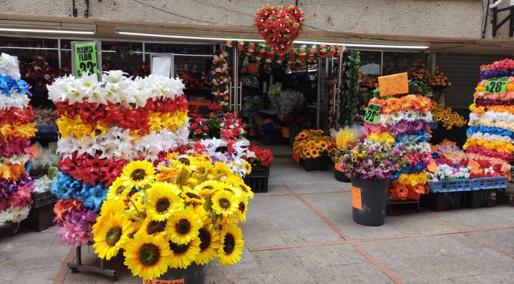 Negocio de flores artificiales del Centro sobrevive a la pandemia