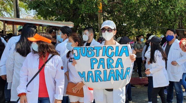 Estudiantes de Medicina en Chiapas marchan por asesinato de Mariana