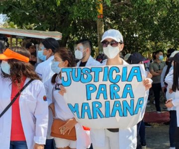 Estudiantes de Medicina en Chiapas marchan por asesinato de Mariana