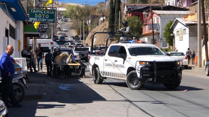VIDEO | Ejecutan a balazos a un hombre a la salida de una tienda en Nogales