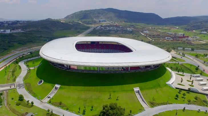 Estadio Akron se convierte en cementerio; encuentran 18 bolsas con restos humanos