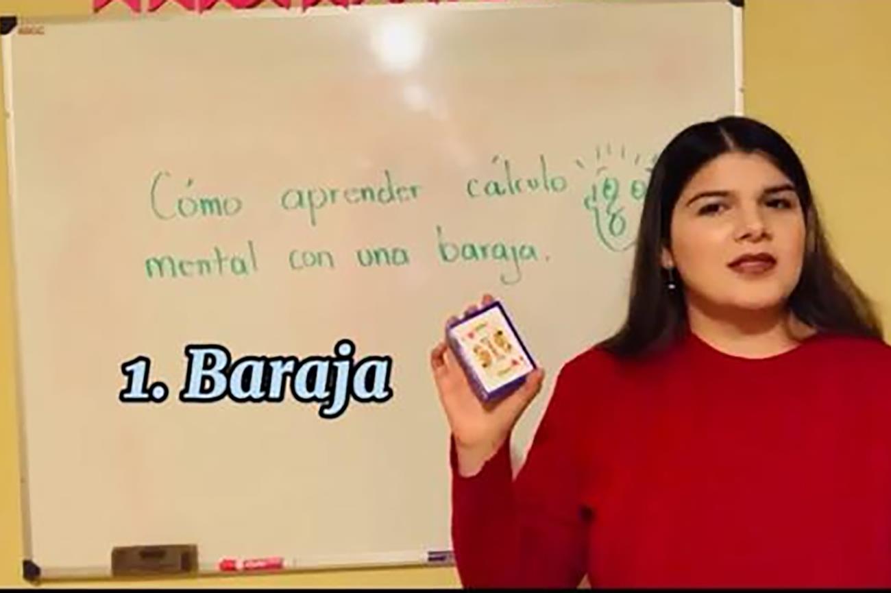 La maestra Mayra se convirtió en youtuber para enseñar matemáticas a sus niños