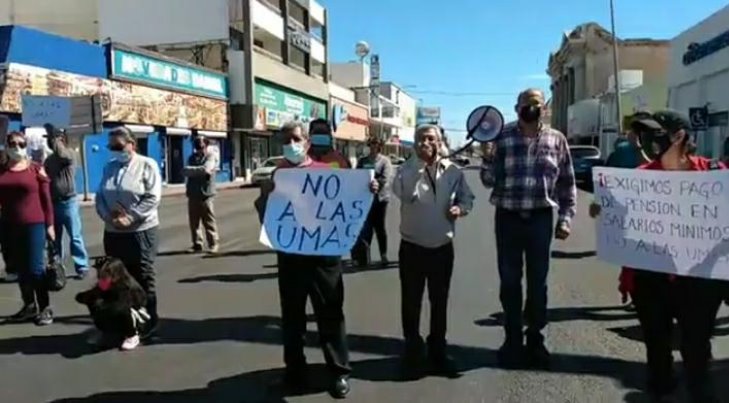 Maestros de Guaymas se manifiestan por su esquema de salario