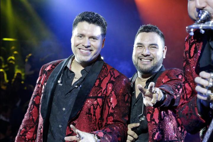 Banda MS presume ‘La Casita’ en pantallas gigantes de LA y Nueva York