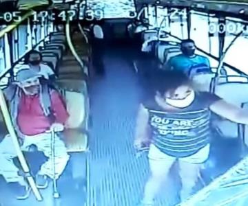 VIDEO- Mujer apuñala a chofer de camión porque le pidió usar cubrebocas