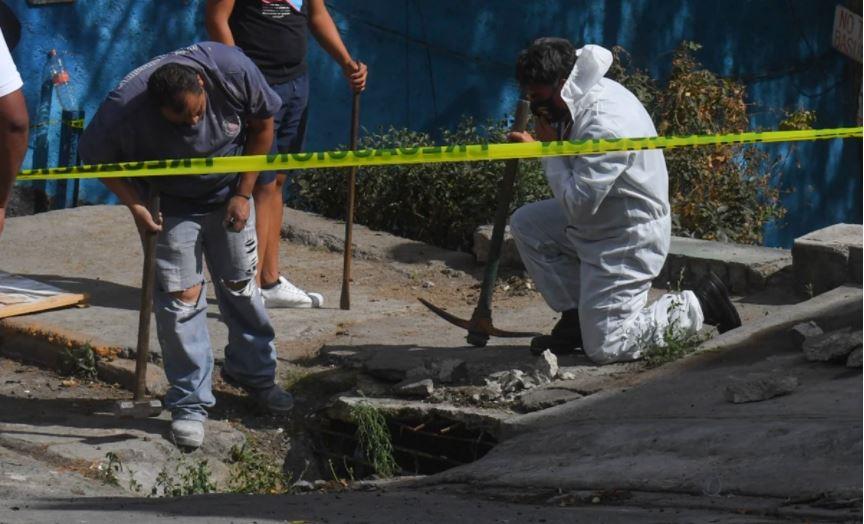 Localizan restos de una mujer en coladera de Estado de México