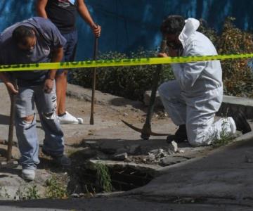 Localizan restos de una mujer en coladera de Estado de México