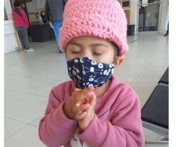 La pequeña Victoria le pide a Dios que la cure del cáncer
