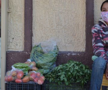 Jazmín no pudo estudiar desde casa, ella salió de Pesqueira a vender verduras para poder comer