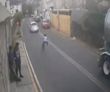 VIDEO- Auto atropella a niño en bici y se da a la fuga en CDMX