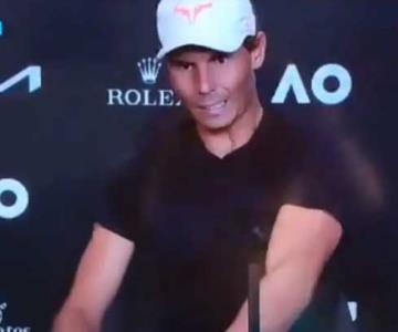 El momento inesperado que tuvo Rafael Nadal en conferencia de prensa
