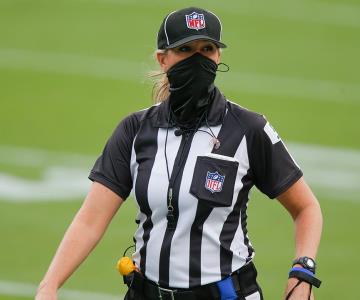 ¿Quién es Sarah Thomas, la primera mujer en arbitrar el Super Bowl?