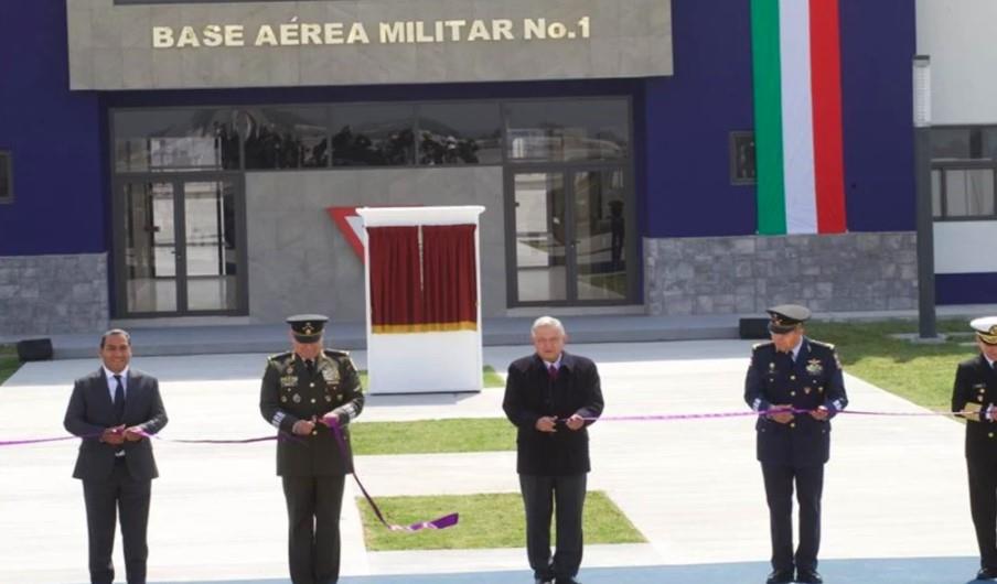 AMLO inaugura Base Aérea en Santa Lucía con corte de listón