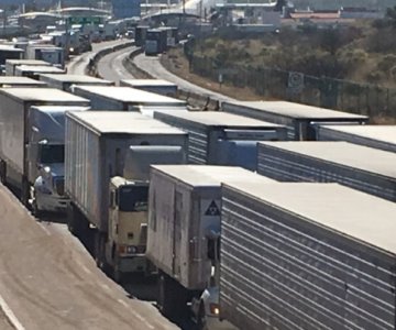 Reducen tiempo de espera para camiones de carga en la frontera de Nogales