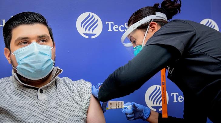 Lo que se sabe del primer voluntario mexicano que se puso la vacuna alemana antiCovid