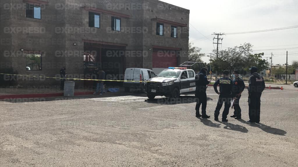 VIDEO - Muere mujer por fuera de estación de bomberos de Hermosillo