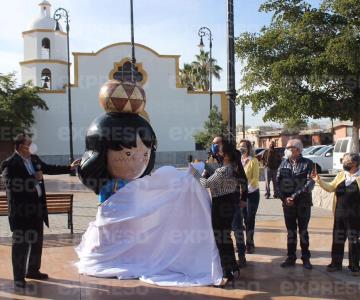 ¿Qué representa la figura colocada en Villa de Seris?