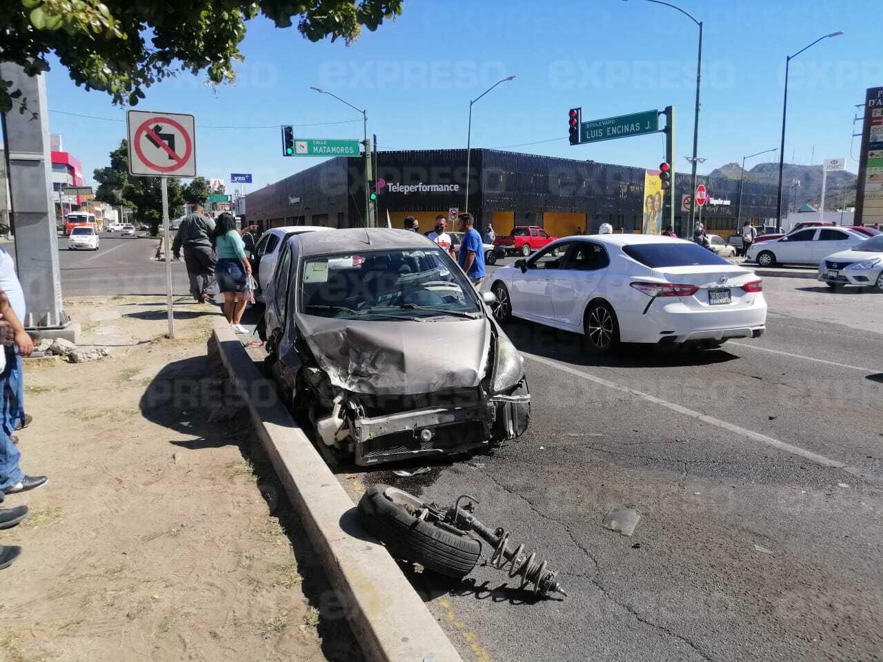 Tremendo choque en el Luis Encinas; al menos 4 vehículos involucrados