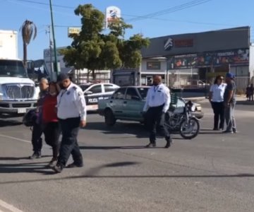 VIDEO | Accidente vial con motocicleta deja dos lesionados
