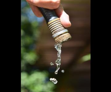 Vecinos de El Mariachi sufren recortes en el servicio del agua