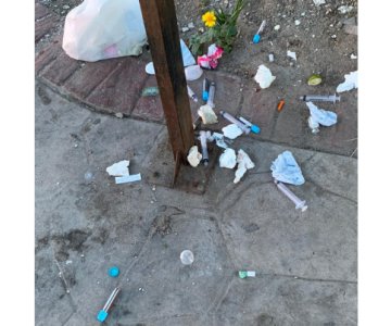 Encuentran residuos hospitalarios tirados en una plaza del centro de Guaymas
