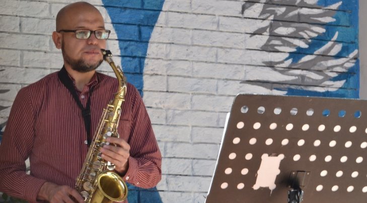 David deja su banda para trabajar como solista saxofonista