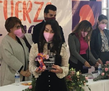 Cierran la Semana de la Mujer en Nogales entregando reconocimientos