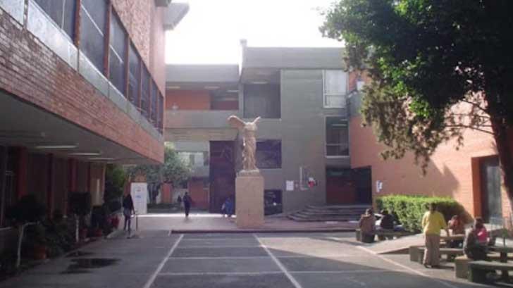 Personas encapuchadas toman instalaciones en la UNAM