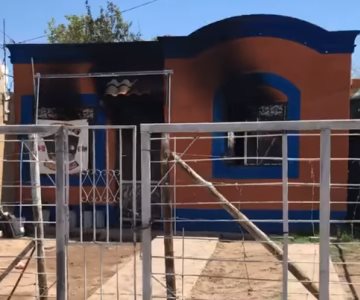 Registran intenso incendio en una casa abandonada en Guaymas
