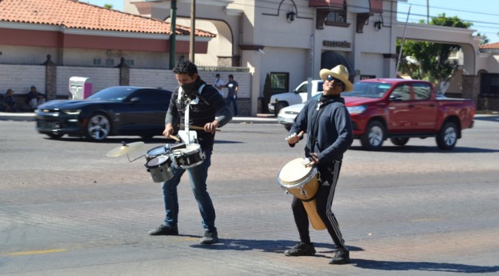 Músicos de la Banda Sinfónica del Gobierno del Estado salen a las calles a tocar