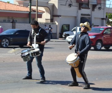 Músicos de la Banda Sinfónica del Gobierno del Estado salen a las calles a tocar