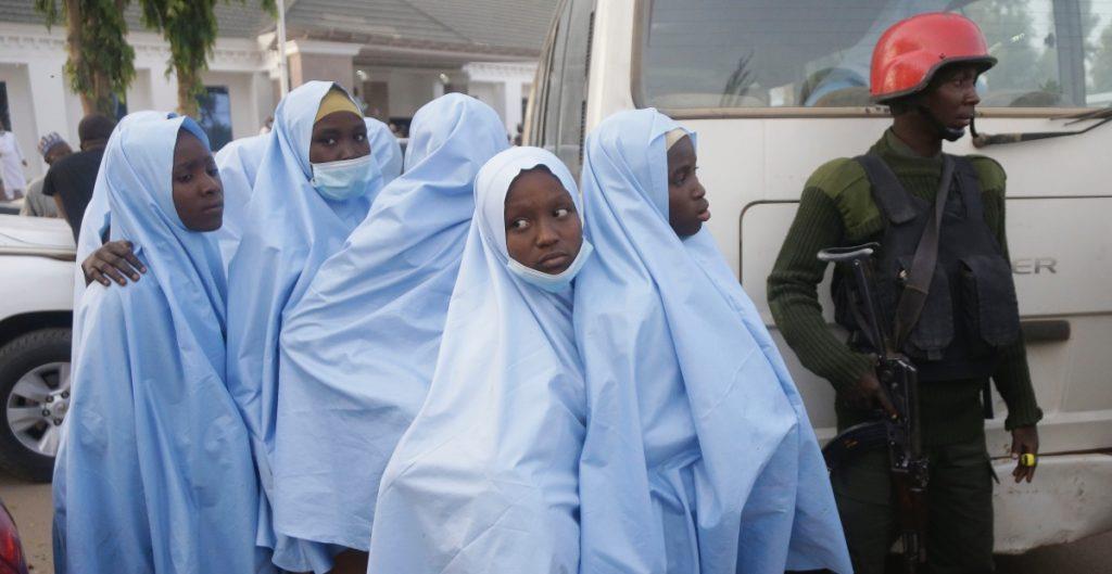 Liberan a 279 estudiantes secuestradas en escuela de Nigeria