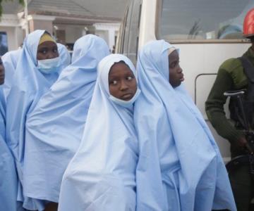 Liberan a 279 estudiantes secuestradas en escuela de Nigeria