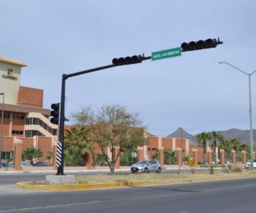 Aún no funcionan semáforos de un peligroso cruce en Hermosillo