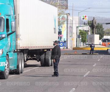 Llaman a reportar tráilers que transiten por el centro de Hermosillo