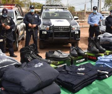 Ayuntamiento de Cajeme entrega vehículos y uniformes nuevos a la SSP municipal