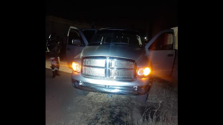 Localizan vehículo con reporte de robo en Nogales; lo dejaron encendido y con las luces prendidas