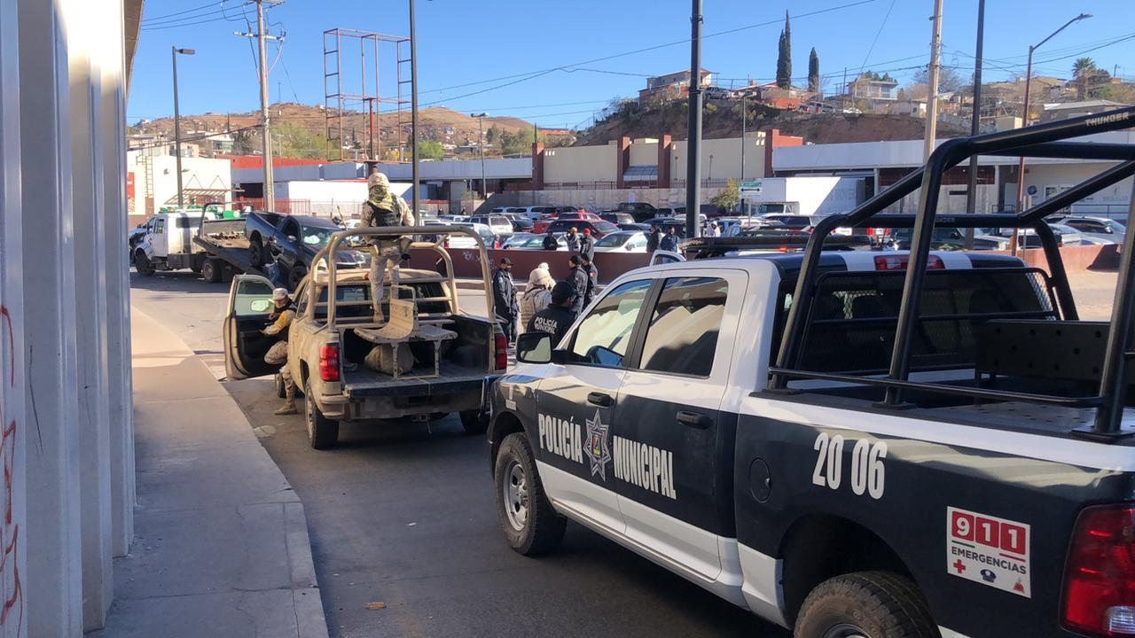 En gran persecución, pick up se estrella con dos carros y camión de gas en Nogales