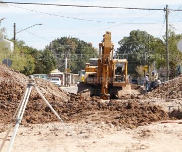 Reportan derrumbe en obras de drenaje en Kino: hay un trabajador sepultado